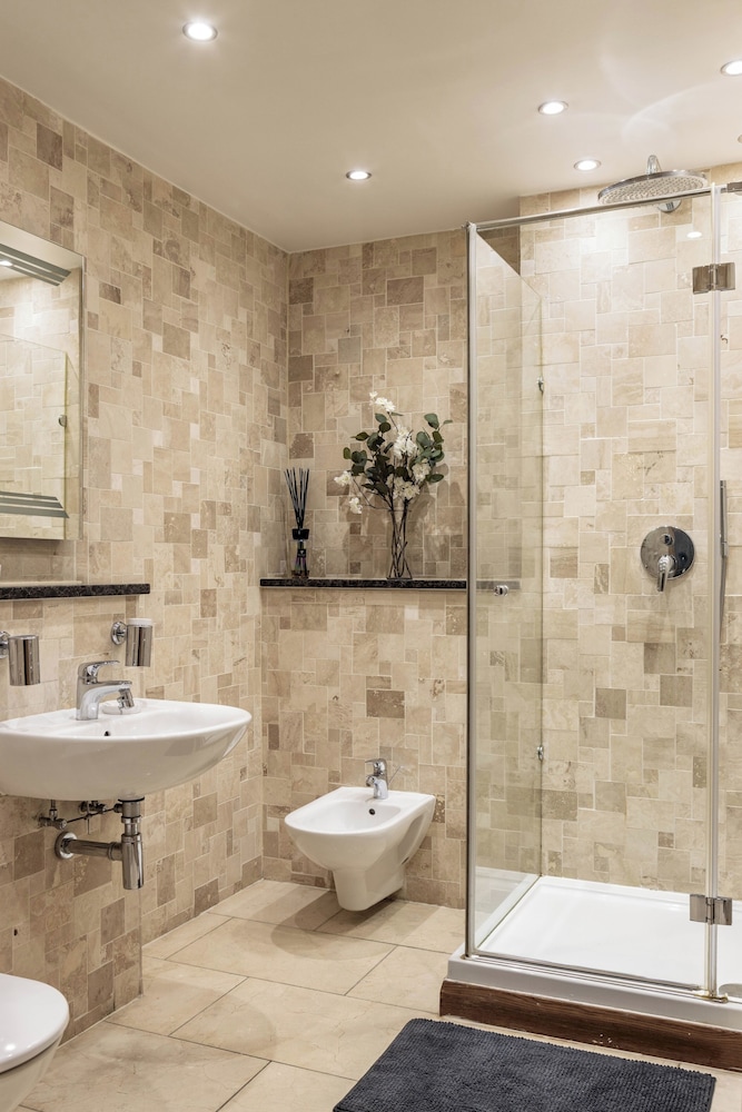 Park Lane 4-bed Mayfair Family House