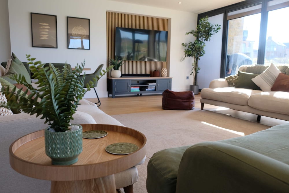 Luxury Lakeside Retreat With Hot Tub Games Room Watersports Sleeps 14