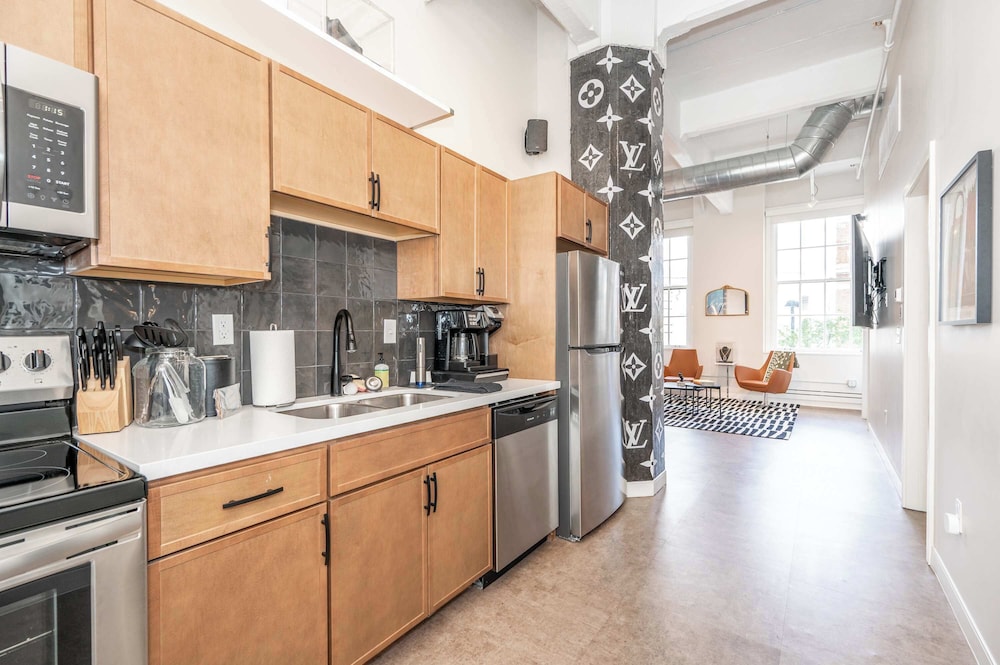 The 333 Suites For 24 Guests
