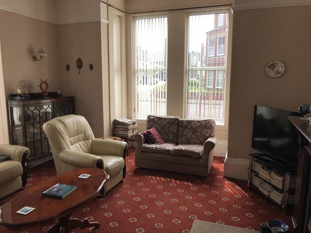 Bridlington Vacations - Viking Guest House - Property Image 1