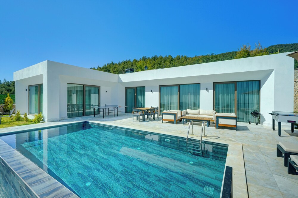 Saturn-4 PLANET LUXURY VILLAS