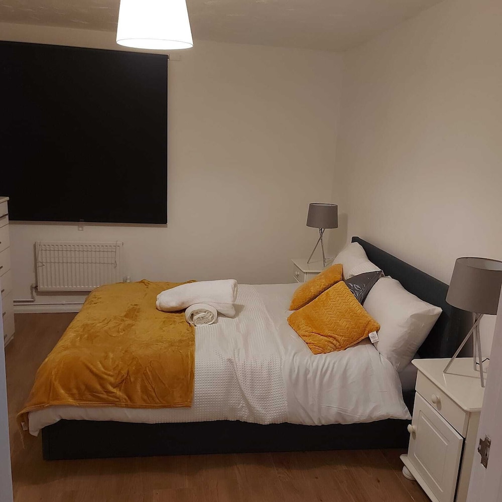 Lovely 2-bed Apartment in Milton Keynes view 3