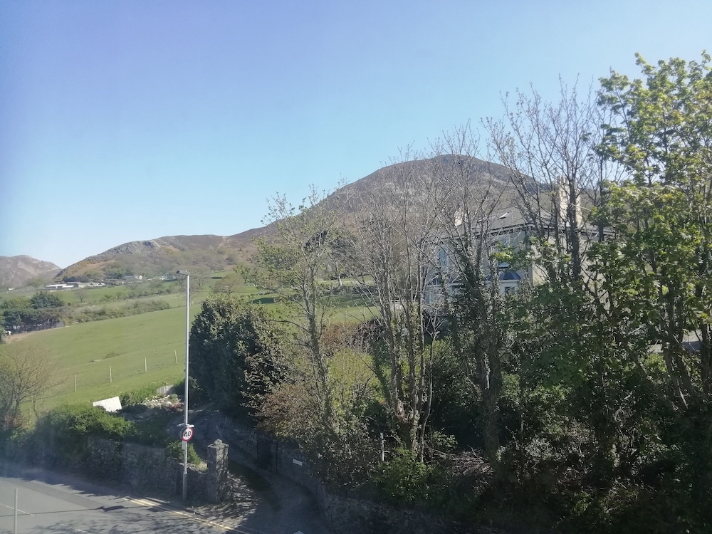 Llys Madoc, The Top Flat