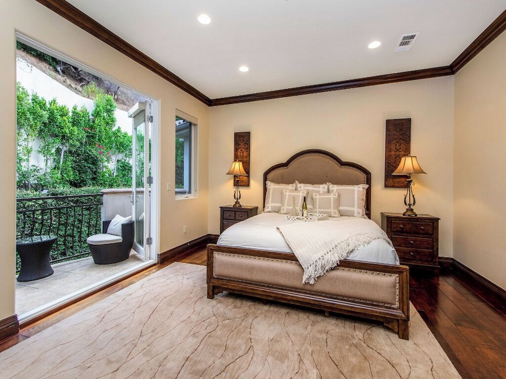 Robmar Mansion - Beverly Hills Mediterranean Estate With Pool & Sport Court
