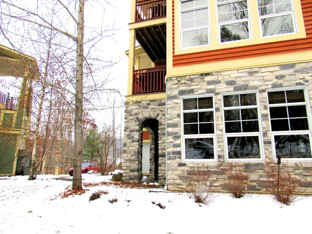 Tremblant les Eaux by Location ADP Tremblant