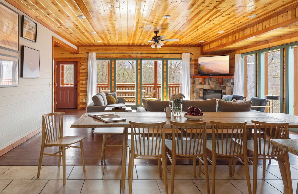 Sleeps 20! Indoor Pool & Home Theater Redesigned Boulder Ridge by Avantstay