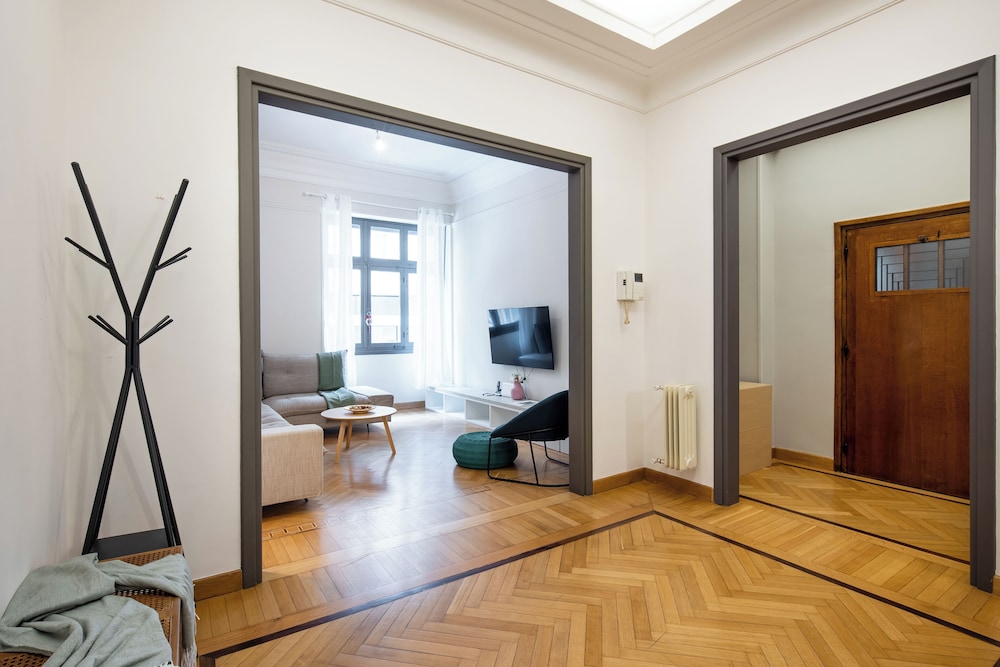 Meadows - Luxury 3-Bedroom Apt in Athens