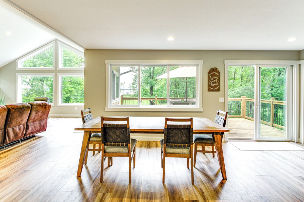 Hot Tub & Game Room: Lakefront Merrifield Retreat!