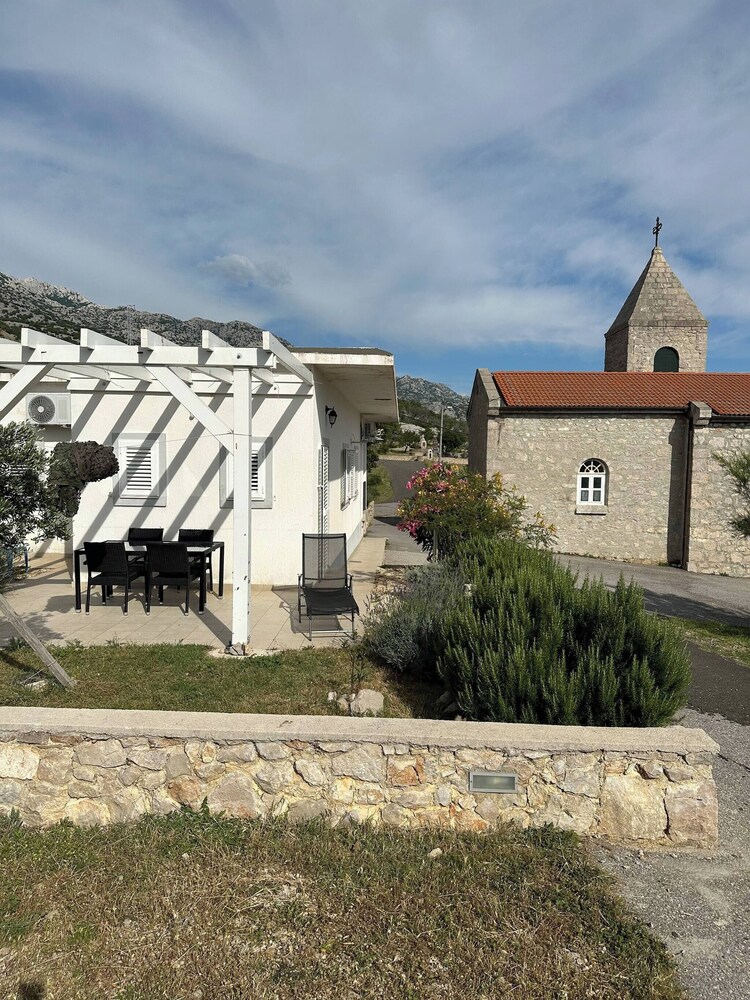 Charming Apartment in Lukovo Šugarje With Mountain Views