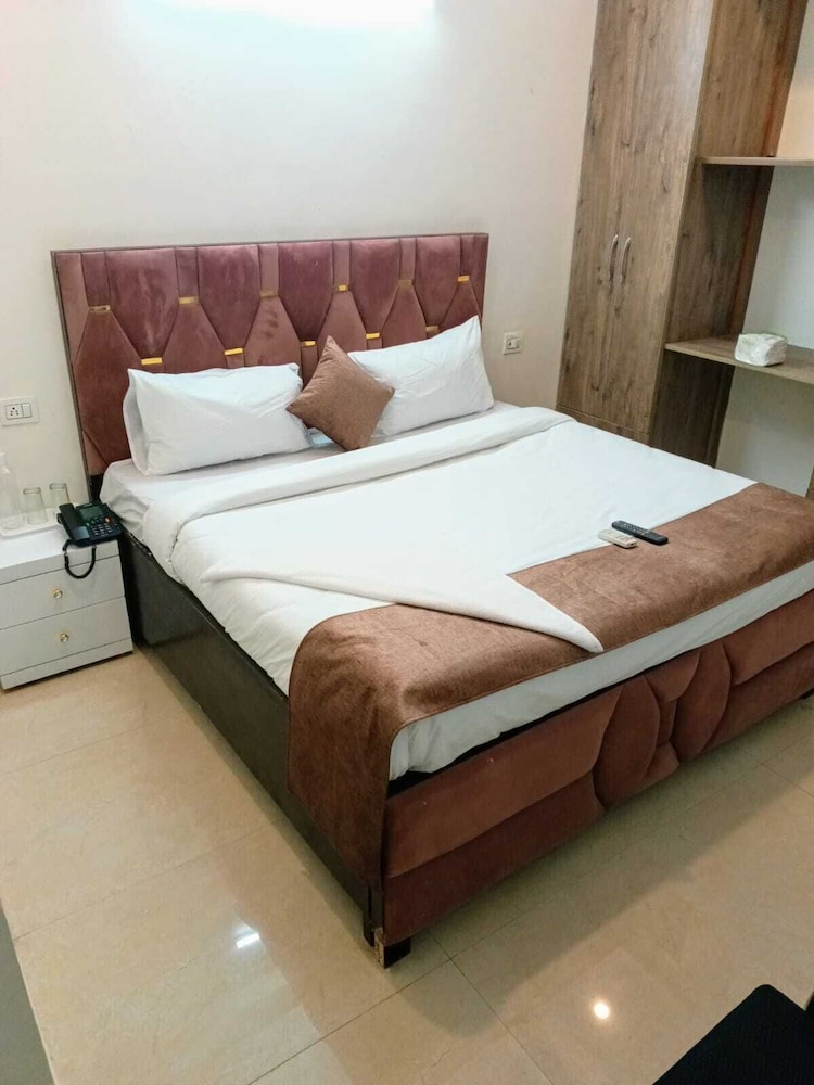 Soooper Hotel