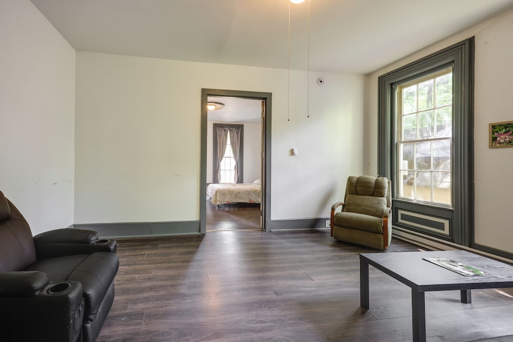 Walk to Town: Bath Apt Near Keuka Lake Wine Trail