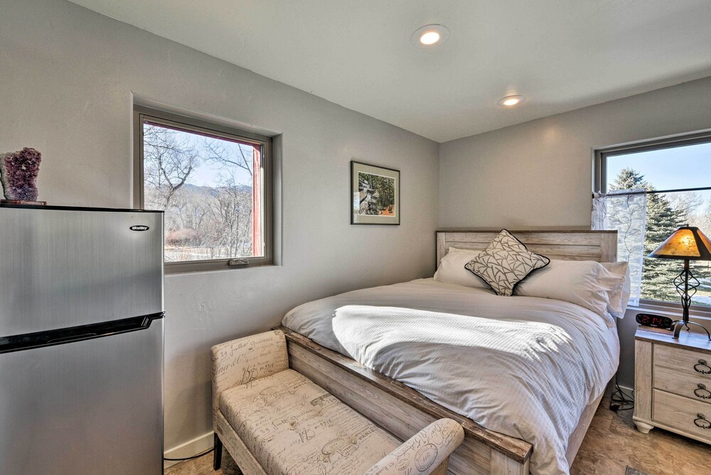 Cozy Mountain Studio By Main Street & Hot Springs!