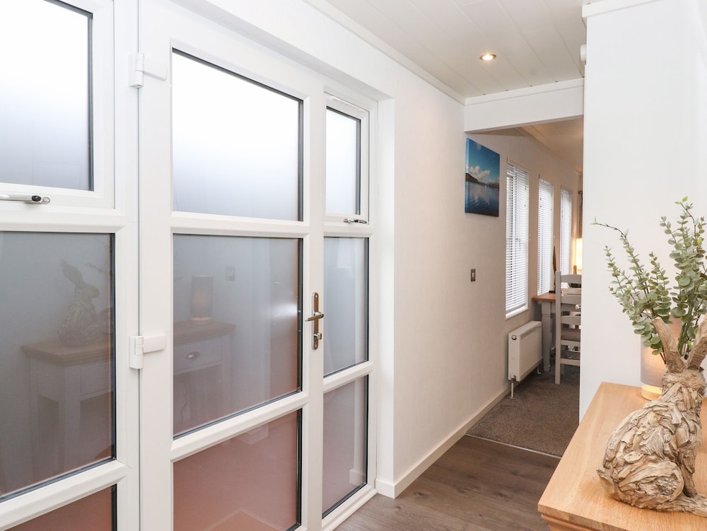 Bowness Bay Lodge