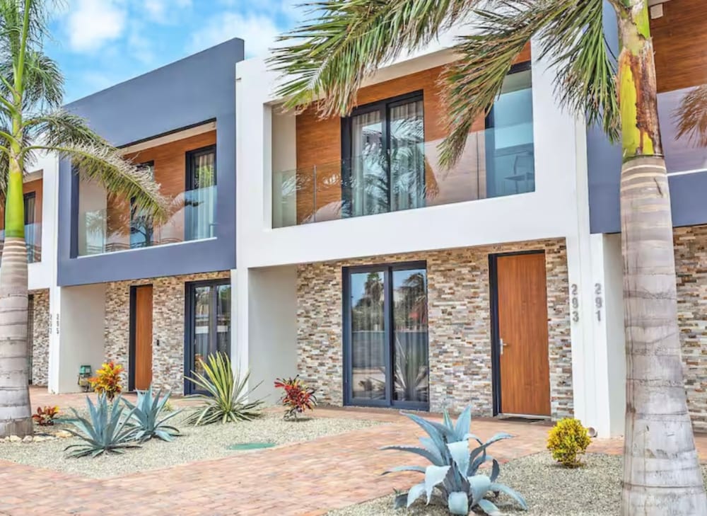 Luxury townhouse with pool in PALM BEACH
