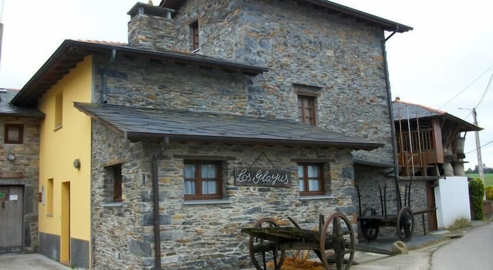 Casa de Aldea Los Glayus