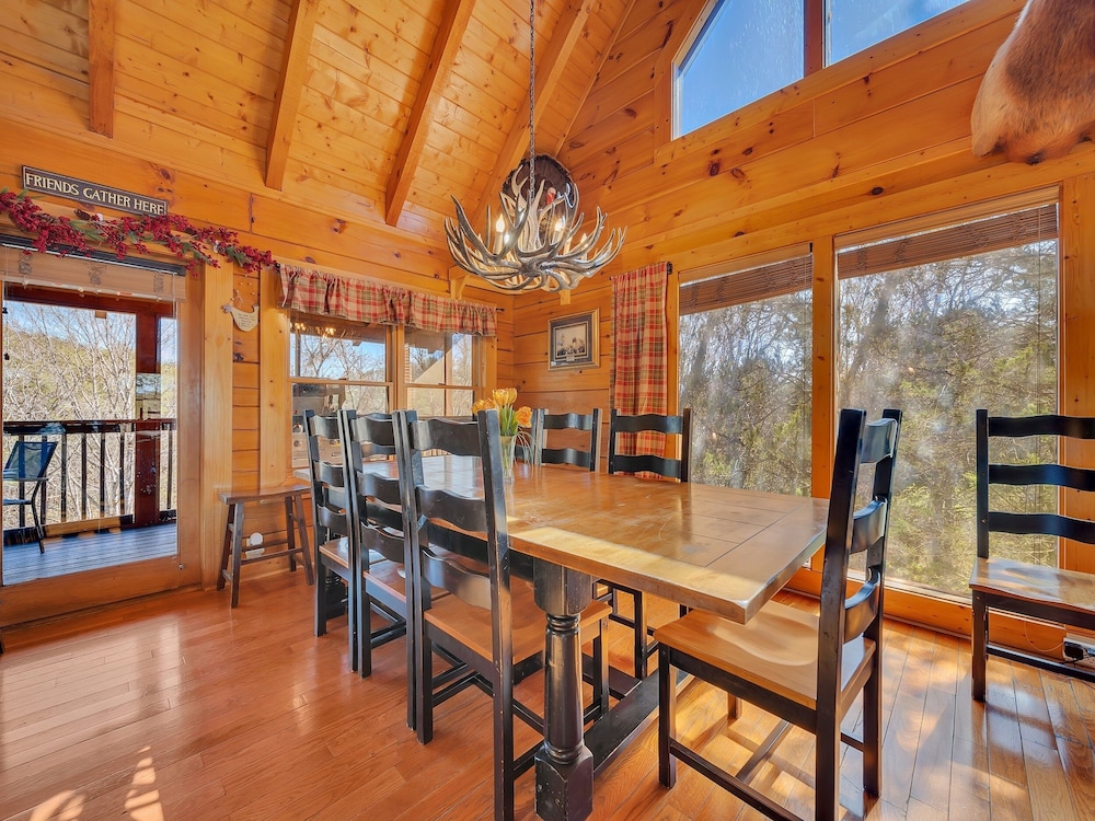 Ern821 - Tranquil Times 5 Bedroom Cabin