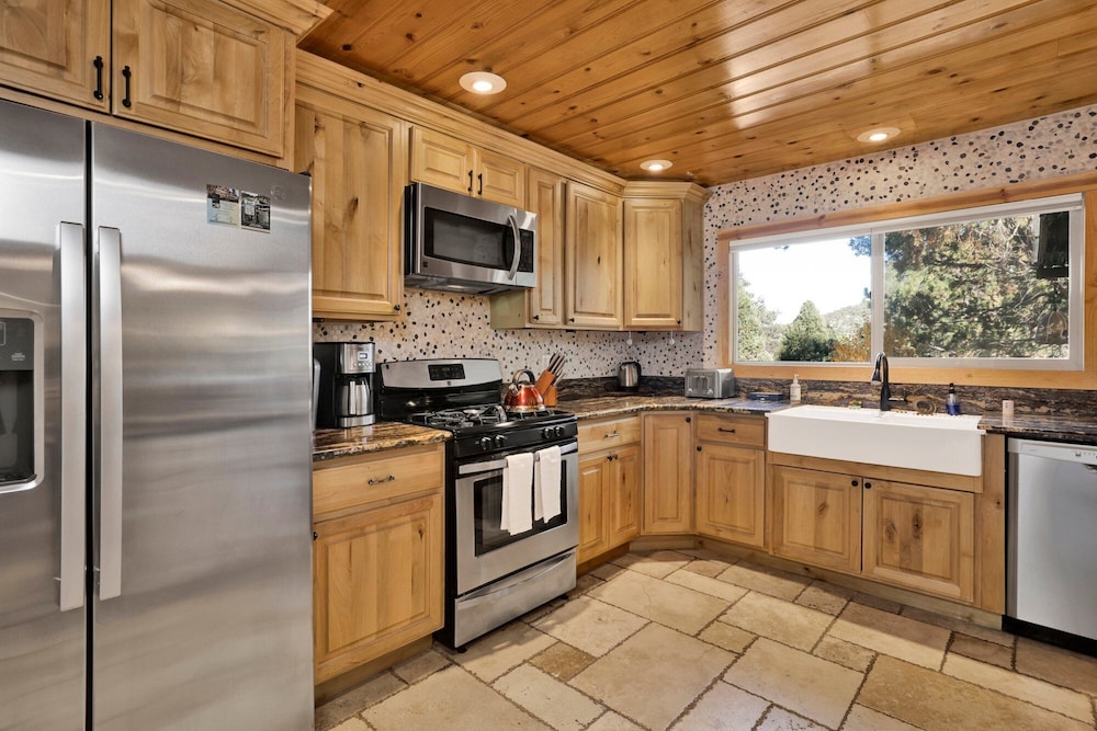 Entertainment Cabin #610