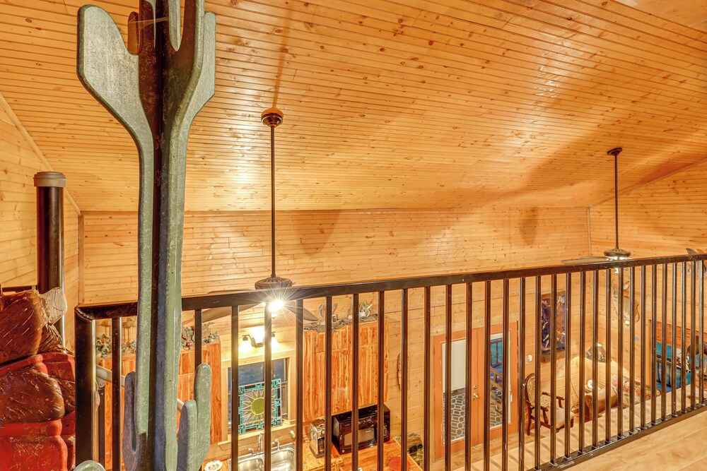 Private Pool: Fun Riverfront Retreat in Hamilton!