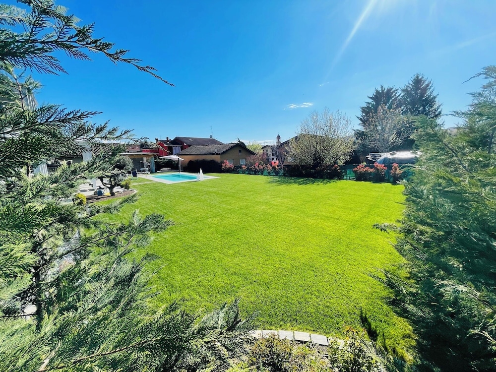 Stunning Private Apartment With Exclusive Swimming Pool Near Alba photo 3
