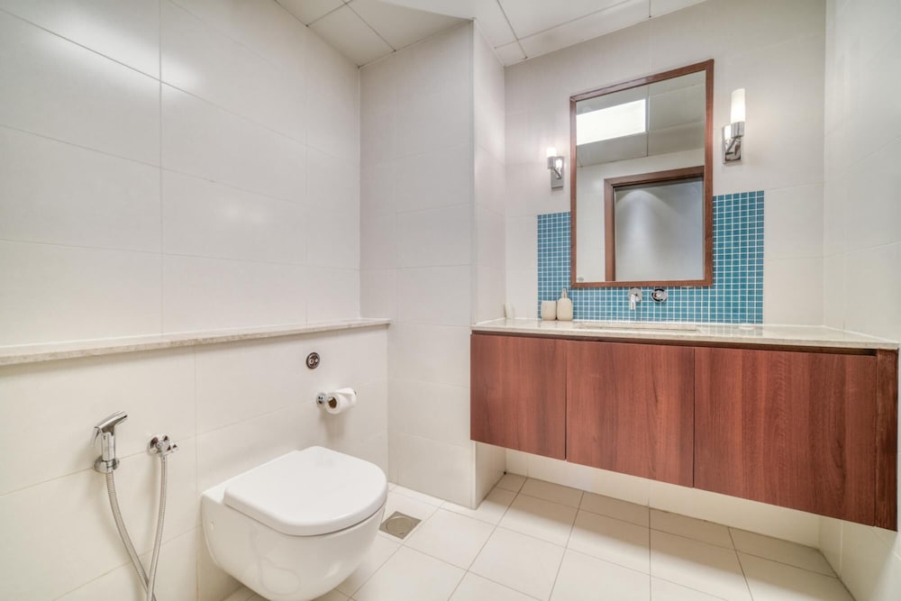 Modish Palm 3BR w Private Balcony Beach Access
