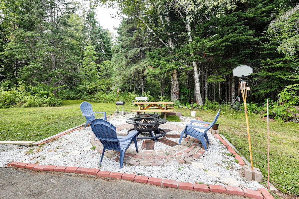 Family-friendly Home w/ Furnish Patio in Crystal!