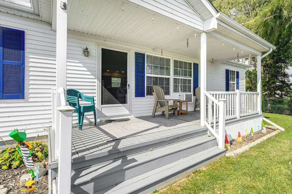 Lake & Lighthouse Views: Inviting Port Hope Home!