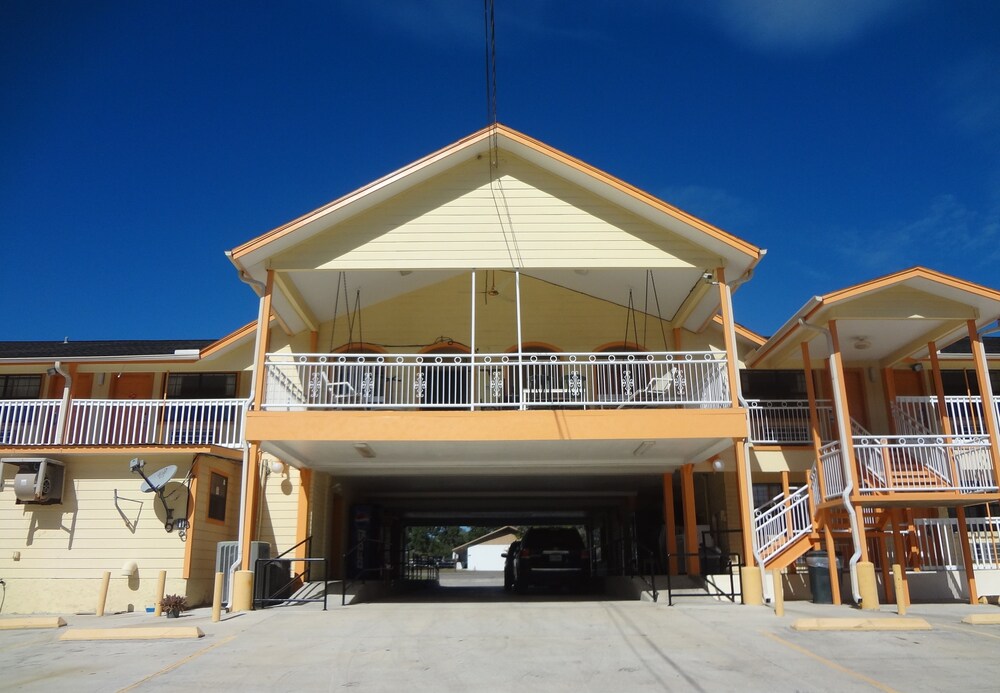 Antlers Inn - Property Image 12