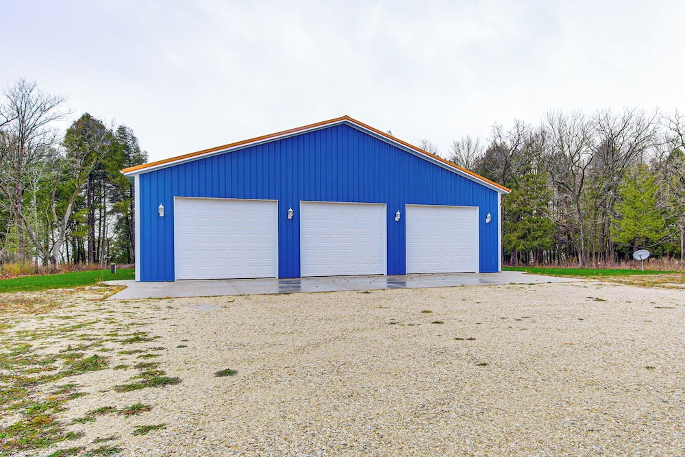 2 Mi to Lake Michigan: Home w/ Patio in Green Bay