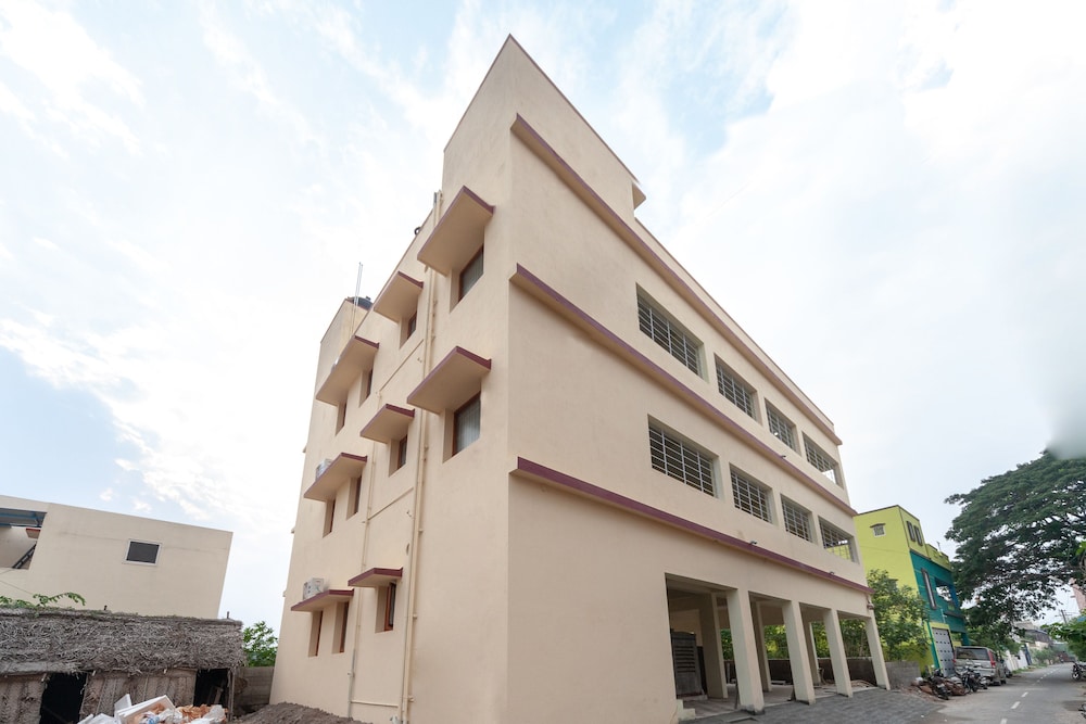 OYO 2391 Greentree Serviced Apartment, South Boag Road