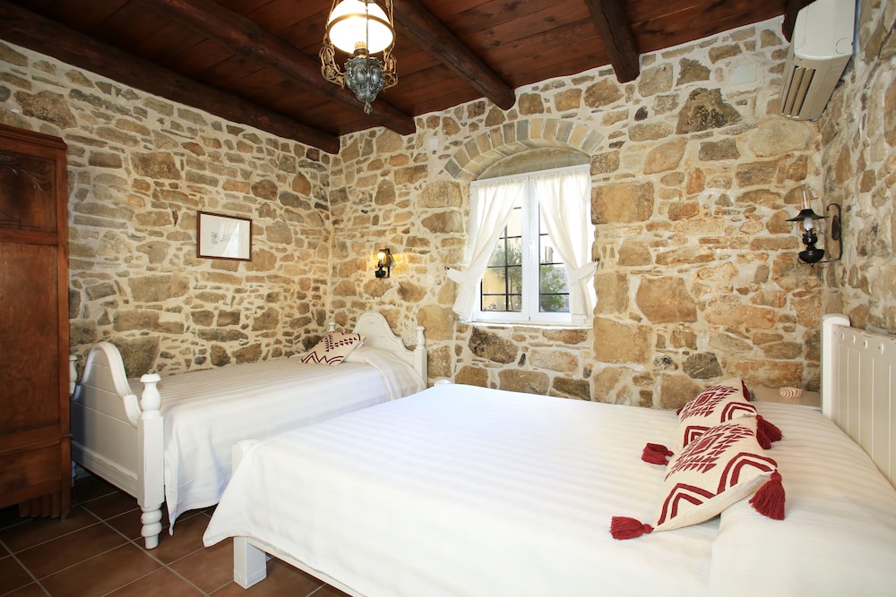 Villa Kamilari view 3