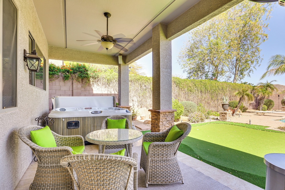 Luxe Mtn-view Mansion w/ Hot Tub in Phoenix!