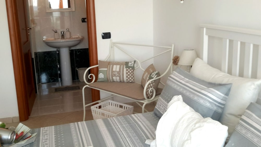 Betì House Hearts and Roses Guesthouse
