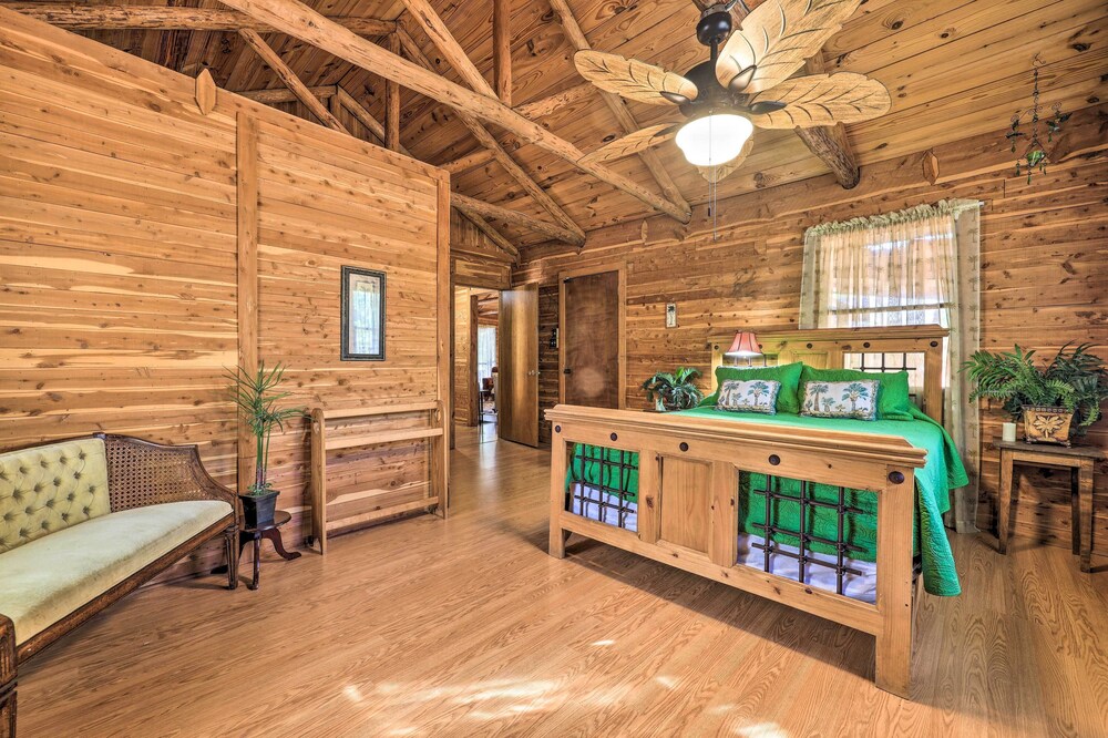 Rustic Canyon Lake Cabins w/ Hot Tub on 3 Acres - Property Image 30