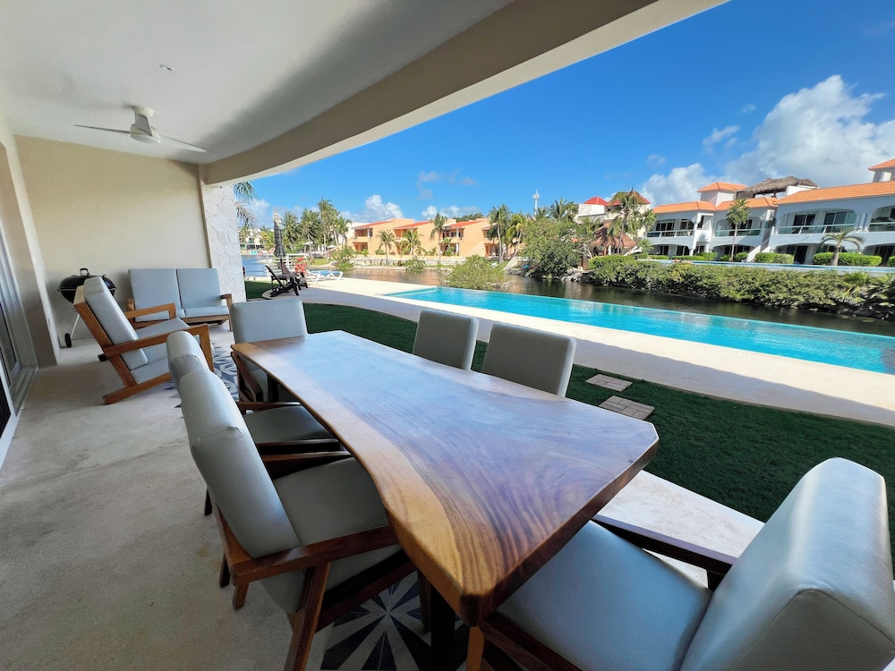 Lagoon Front Infinity Pool Paddleboard And Fun Puerto Aventuras
