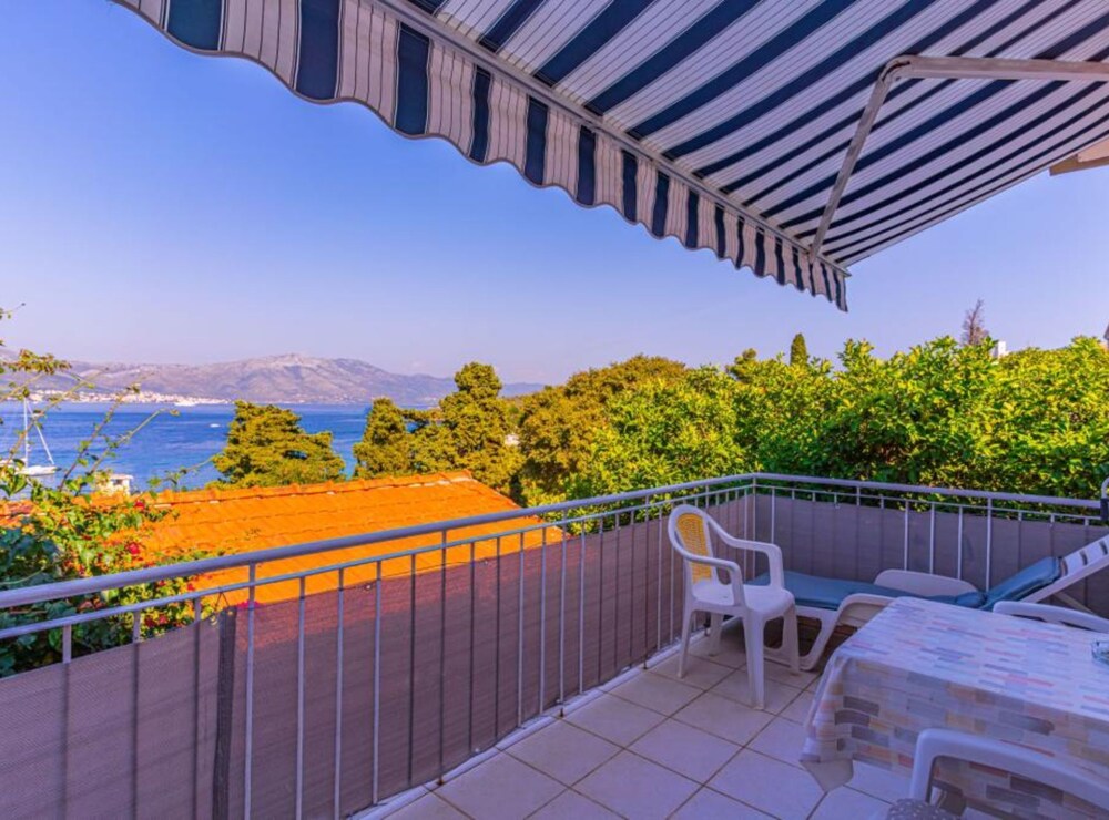 Sunset Tides Apartments With Terrace and Sea View