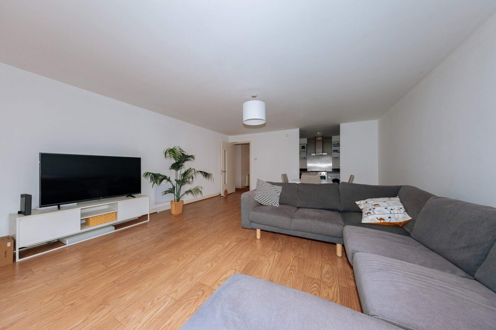 Contemporary 2BD Flat by the Grand Canal - Dublin!