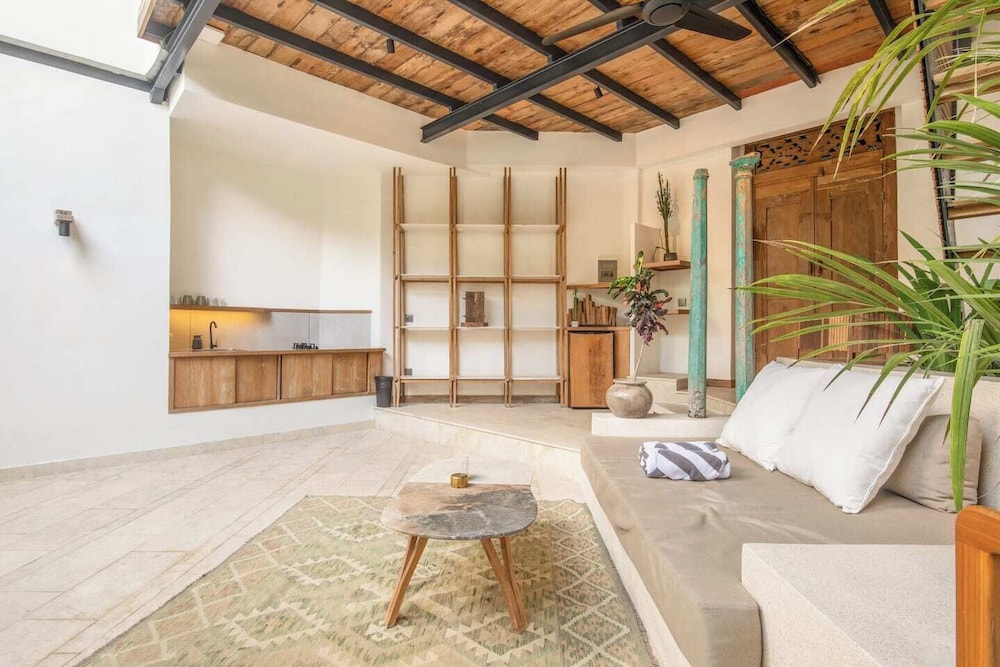 Elegant 1-br Villa With Pool, 800m to Echo Beach