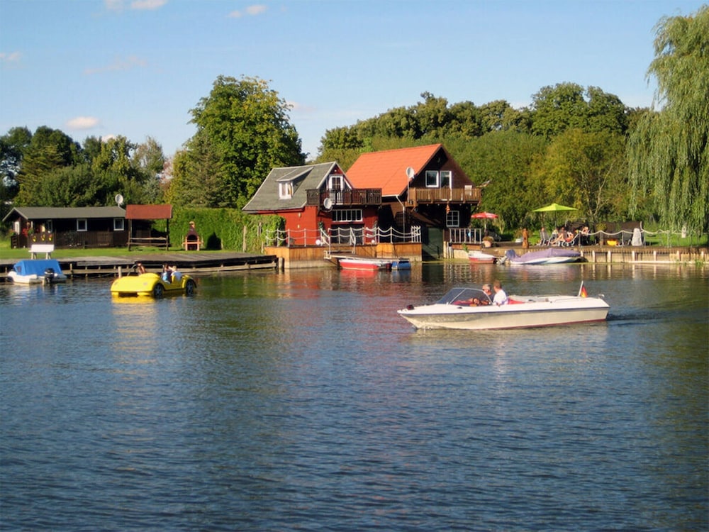 Magnificent Holiday House by Lake Kummerow