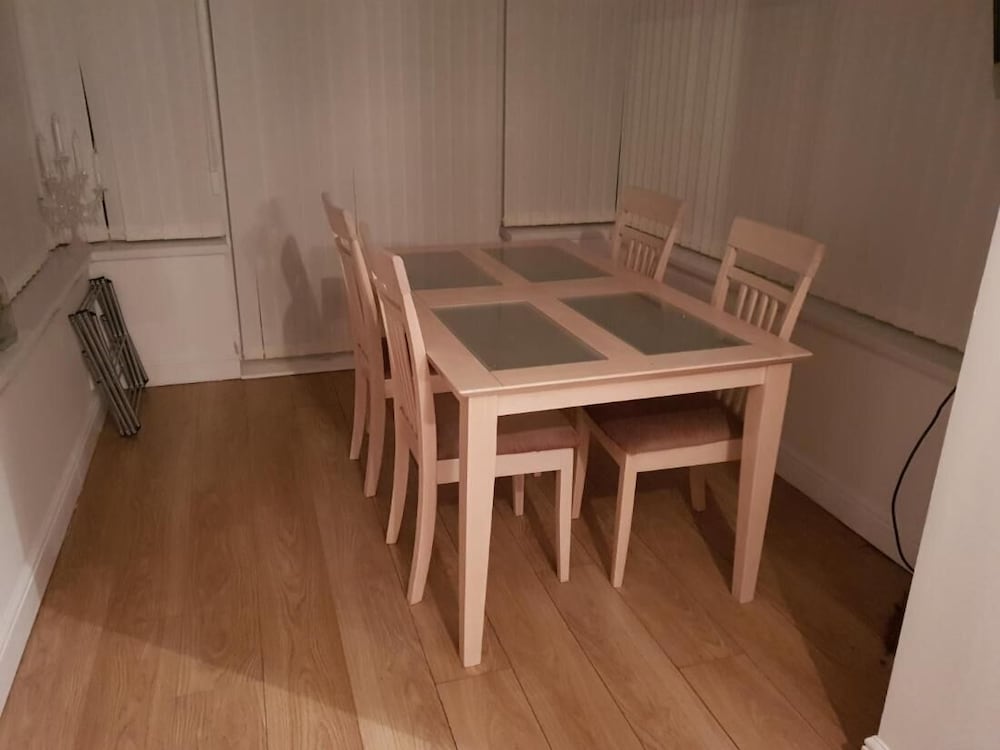 Charming Liverpool Home With Gardens and Parking