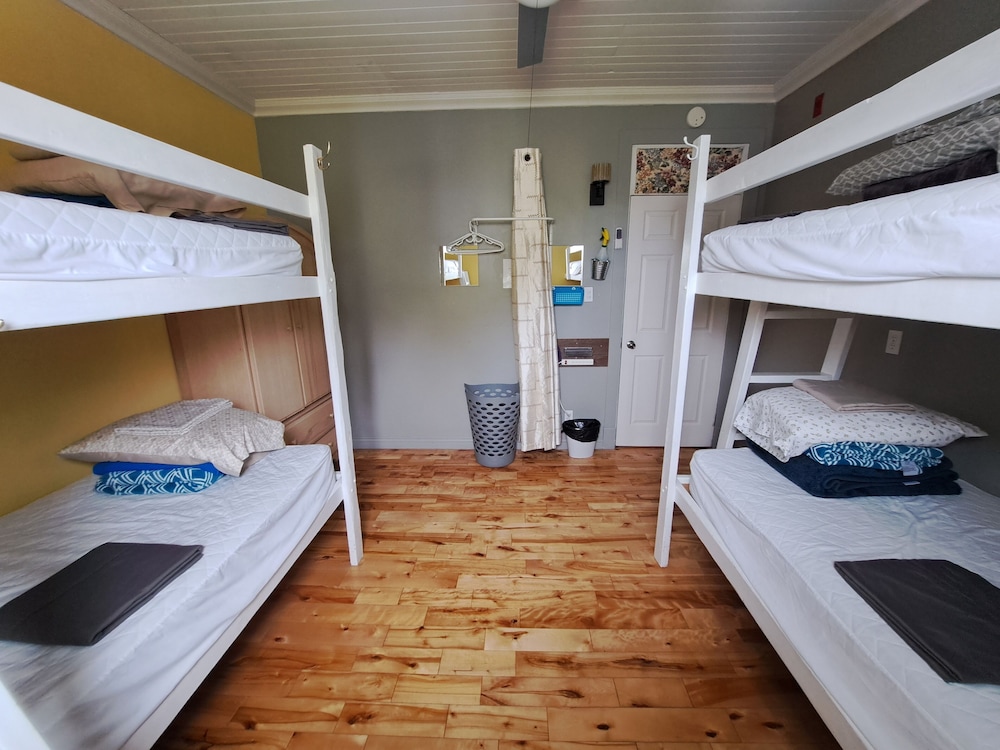 Levis Vacations - Auberge Jeunesse LouLou's Backpacker Hostel - Property Image 12