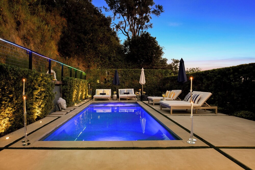 Belfast Estate - Mid-century Meets Modern - Luxe Poolside Villa