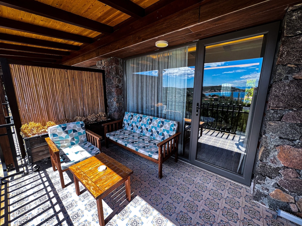 Assos Longevity Hotel