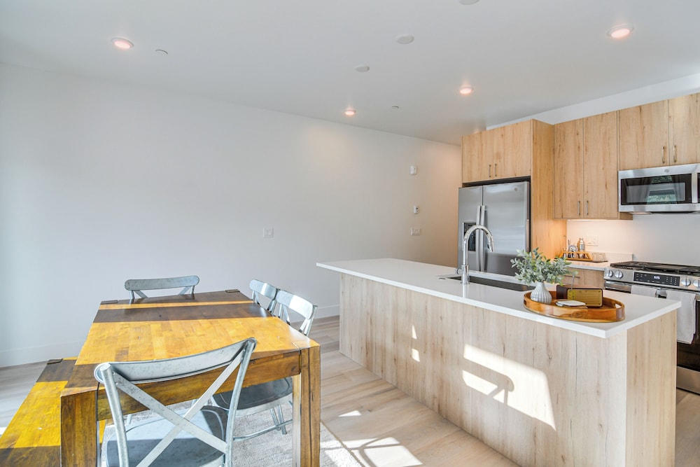3 Mi to Lake Dillon: Condo Near Shops & Eats!