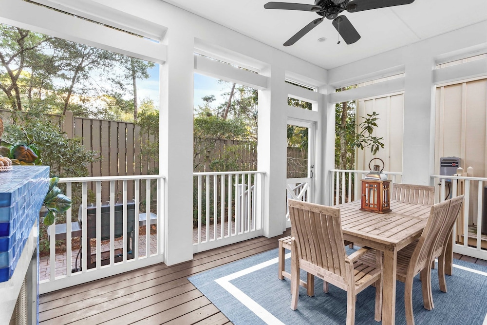 Seagrove Gardens Mins to the Beach, Santa Rosa Retreat w/ Golf Cart, A+ Design