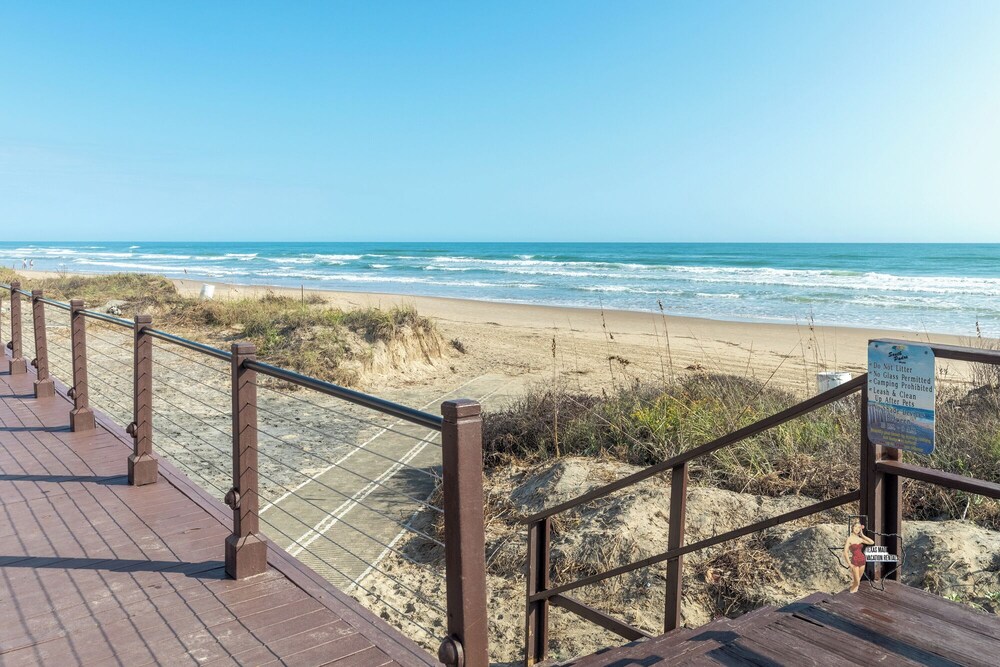 Bahia Mar-Solare Beachfront & Two Pools