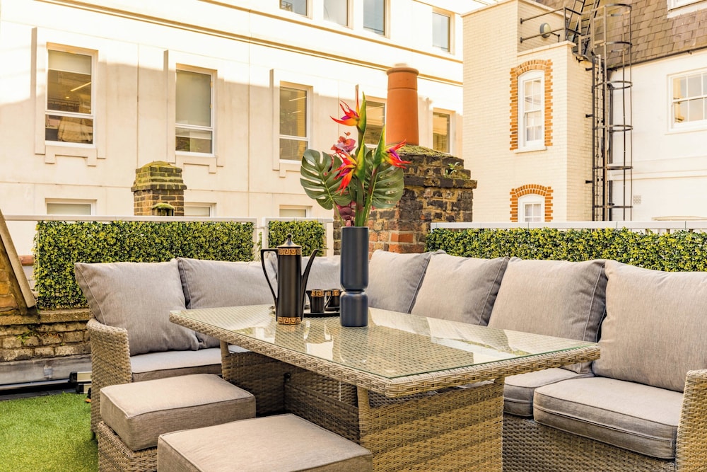Mayfair 9-bed Townhouse - Sleeps 16, Patio & Ac