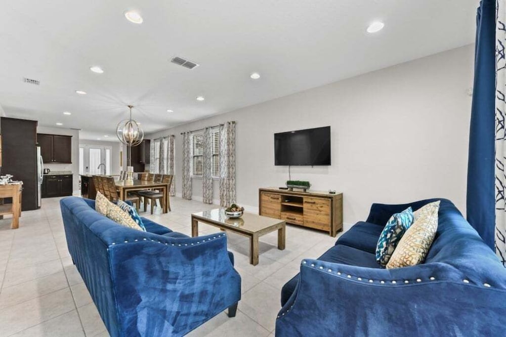 Elegant 8br Retreat W/ Private Pool, Spa & Family-friendly Comfort 8 Bedroom Villa