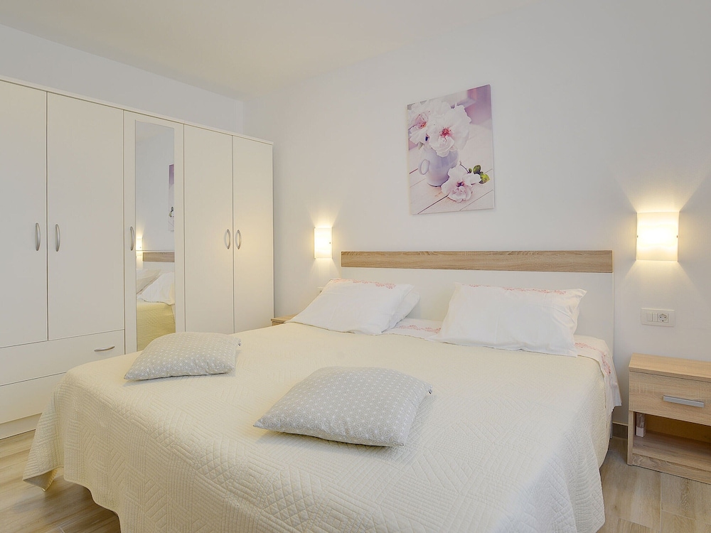 Villa in Marcana With Pool and Adriatic Views