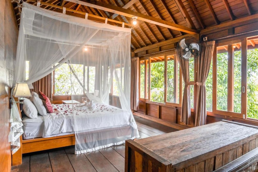Sari Bamboo Bungalows