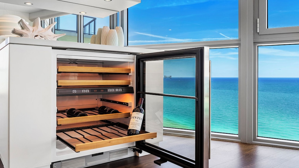 Luxury Vacation Rentals at The Setai by LRMB